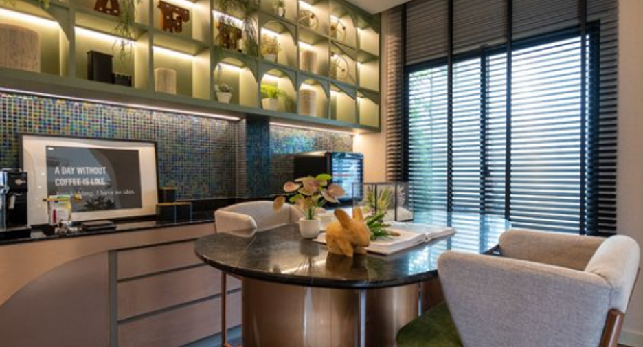 For sale 5 bedrooms house in Saphan Sung, Bangkok