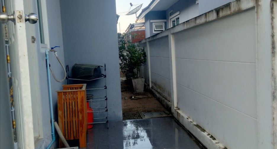 For sale 2 ベッドルーム townhouse in Phanat Nikhom, Chonburi
