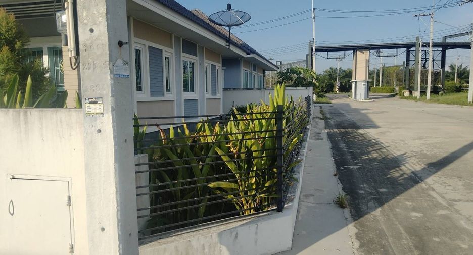 Casa adosada en venta de 2 habitaciones en Phanat Nikhom, Chonburi