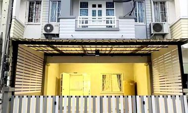 Casa adosada en venta de 3 habitaciones en Mueang Samut Sakhon, Samut Sakhon