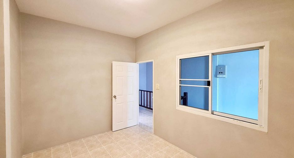 For sale 3 bedrooms townhouse in Mueang Samut Sakhon, Samut Sakhon