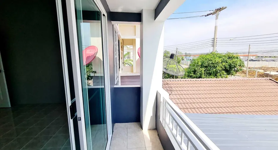 For sale 3 bedrooms townhouse in Mueang Samut Sakhon, Samut Sakhon