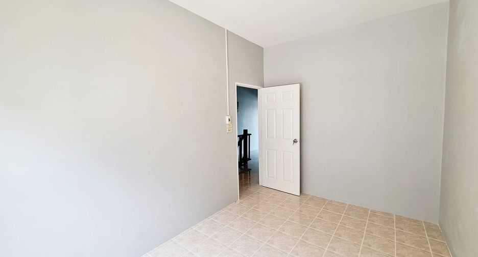For sale 3 bedrooms townhouse in Mueang Samut Sakhon, Samut Sakhon