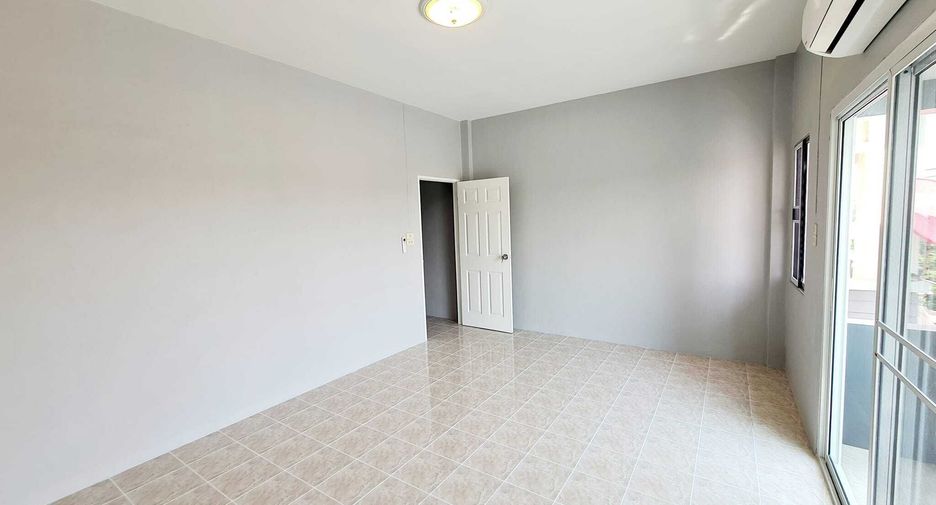 For sale 3 bedrooms townhouse in Mueang Samut Sakhon, Samut Sakhon