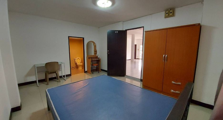 For rent 7 bedrooms house in Mueang Pathum Thani, Pathum Thani