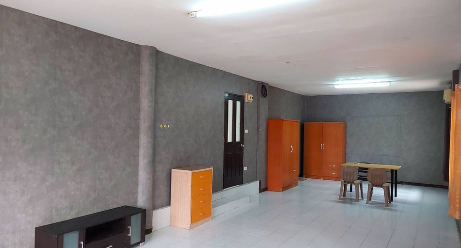 For rent 7 bedrooms house in Mueang Pathum Thani, Pathum Thani