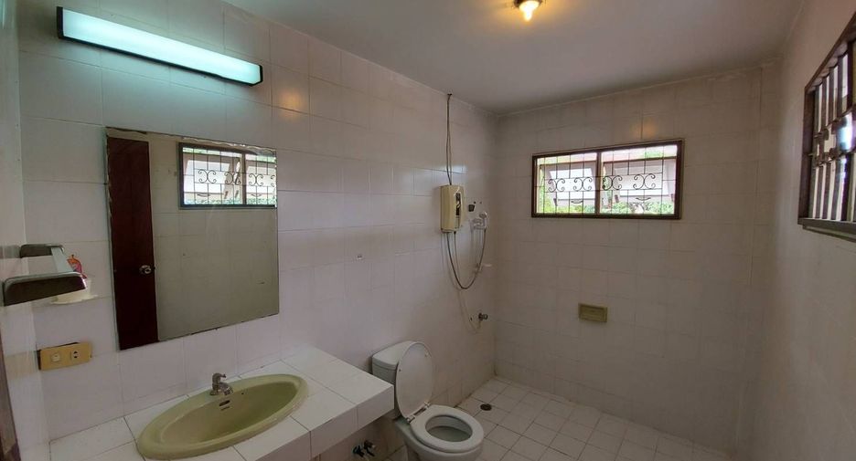 For rent 7 bedrooms house in Mueang Pathum Thani, Pathum Thani