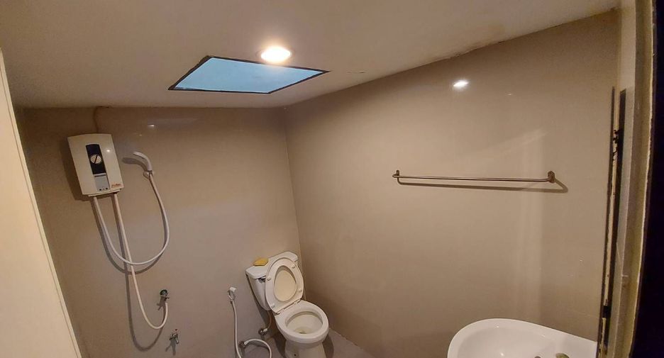 For rent 7 bedrooms house in Mueang Pathum Thani, Pathum Thani