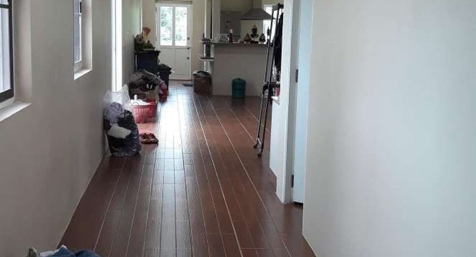 For sale 4 bedrooms house in Wanon Niwat, Sakon Nakhon