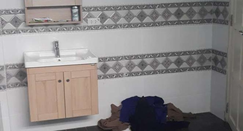 For sale 4 bedrooms house in Wanon Niwat, Sakon Nakhon