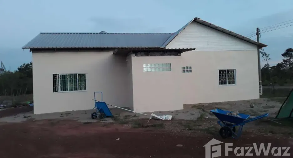 For sale 4 bedrooms house in Wanon Niwat, Sakon Nakhon