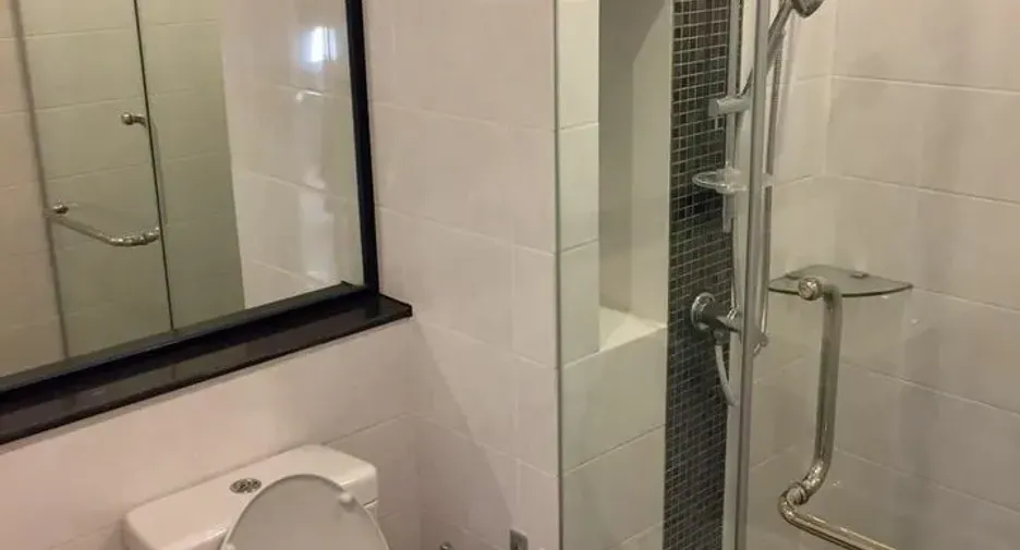For sale 2 bedrooms condo in Bang Phlat, Bangkok