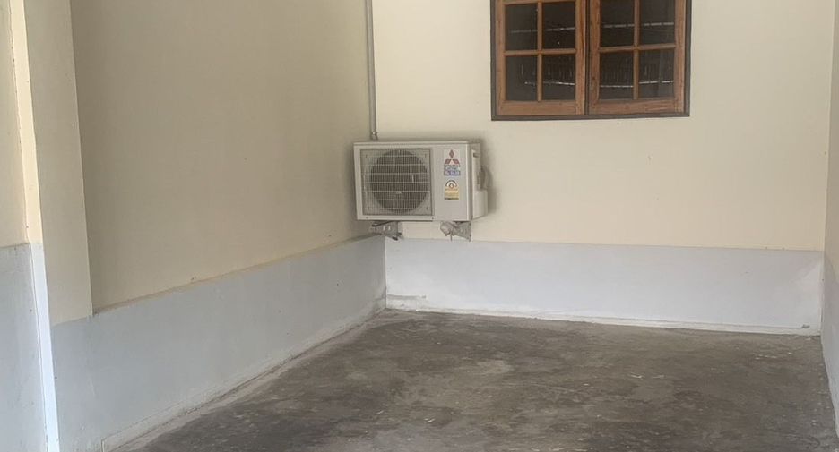 For sale 2 bedrooms townhouse in Mueang Phichit, Phichit