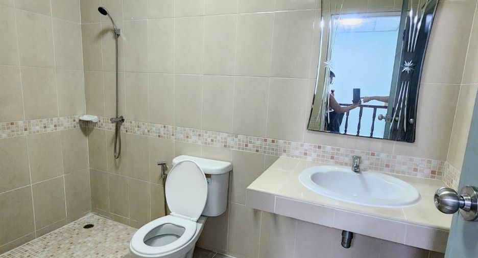 For sale 4 bedrooms townhouse in Bang Pa-in, Phra Nakhon Si Ayutthaya