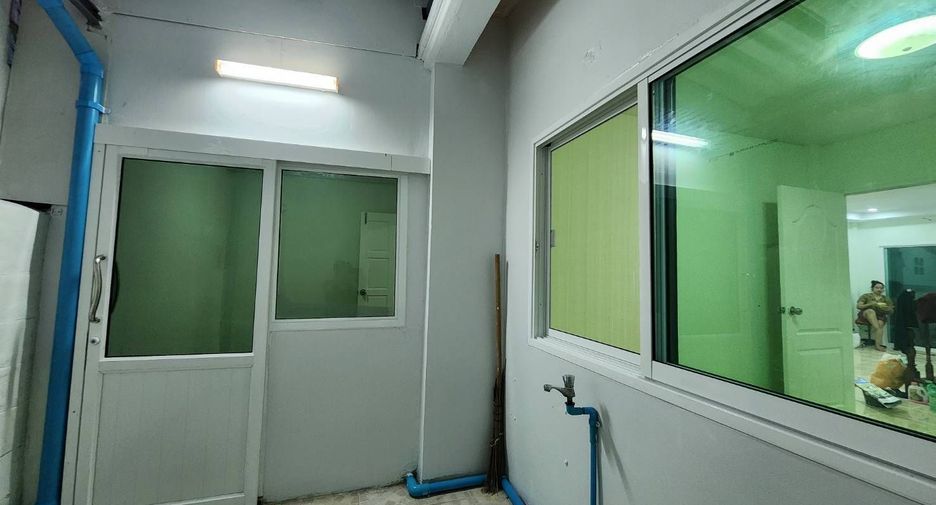 For sale 4 bedrooms townhouse in Bang Pa-in, Phra Nakhon Si Ayutthaya