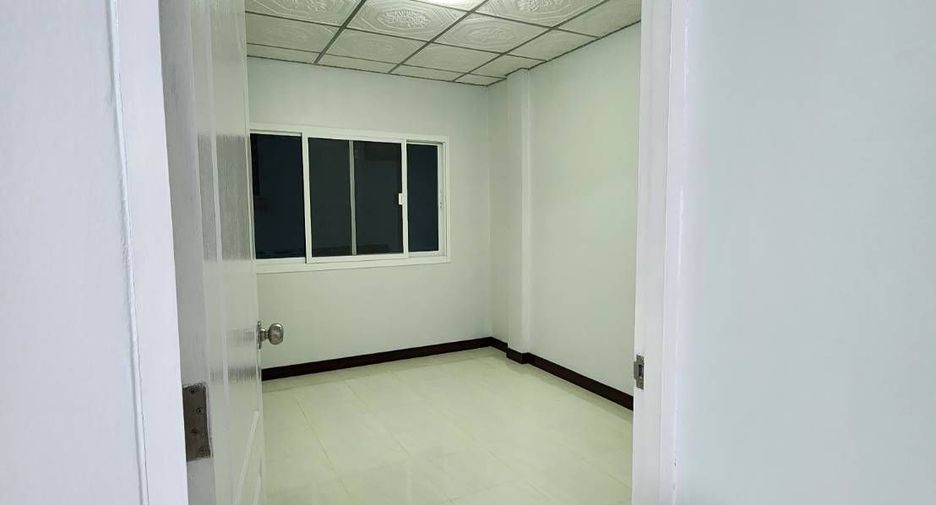 For sale 4 bedrooms townhouse in Bang Pa-in, Phra Nakhon Si Ayutthaya