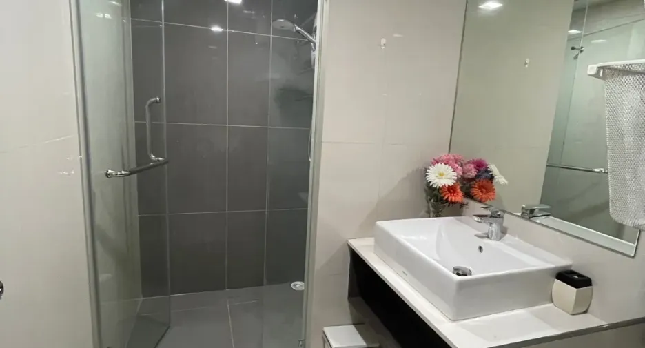 For sale 1 bed condo in Phra Khanong, Bangkok
