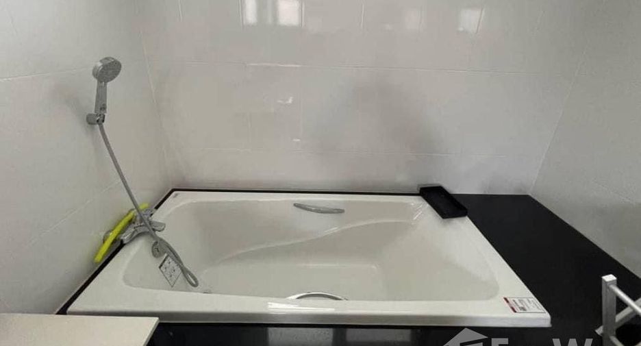 À vendre 5 chambres maison à Bang Phli, Samut Prakan