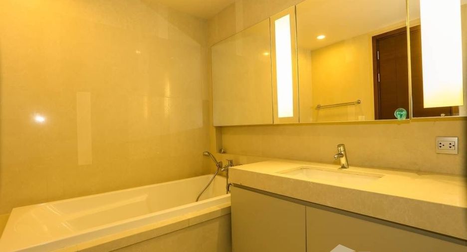 For sale and for rent 2 bedrooms condo in Watthana, Bangkok