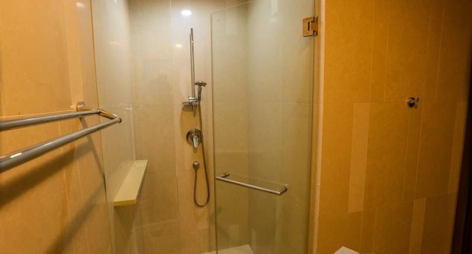For sale and for rent 2 bedrooms condo in Watthana, Bangkok