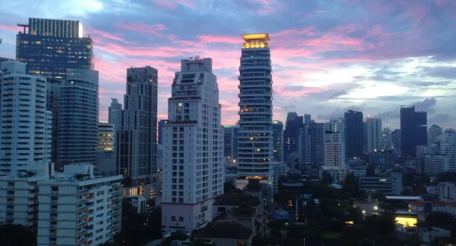 For sale 3 bedrooms condo in Watthana, Bangkok
