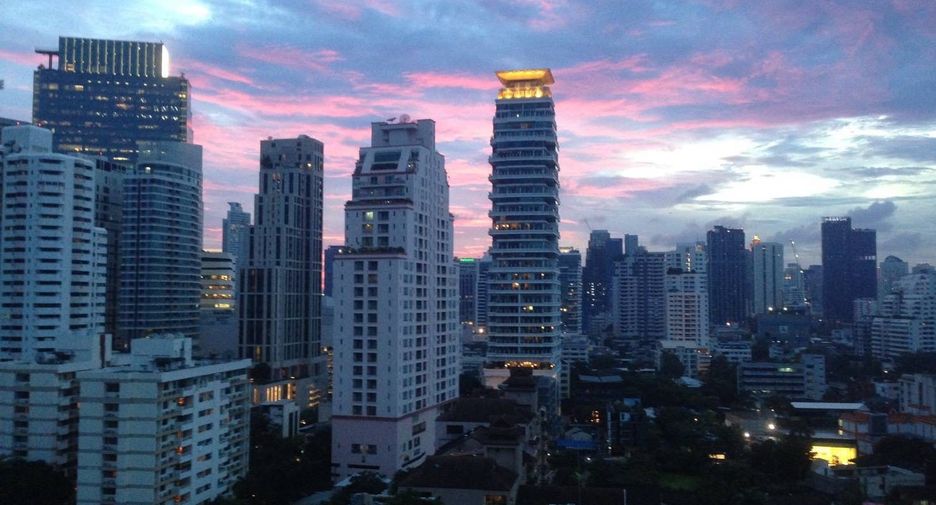For sale 3 bedrooms condo in Watthana, Bangkok