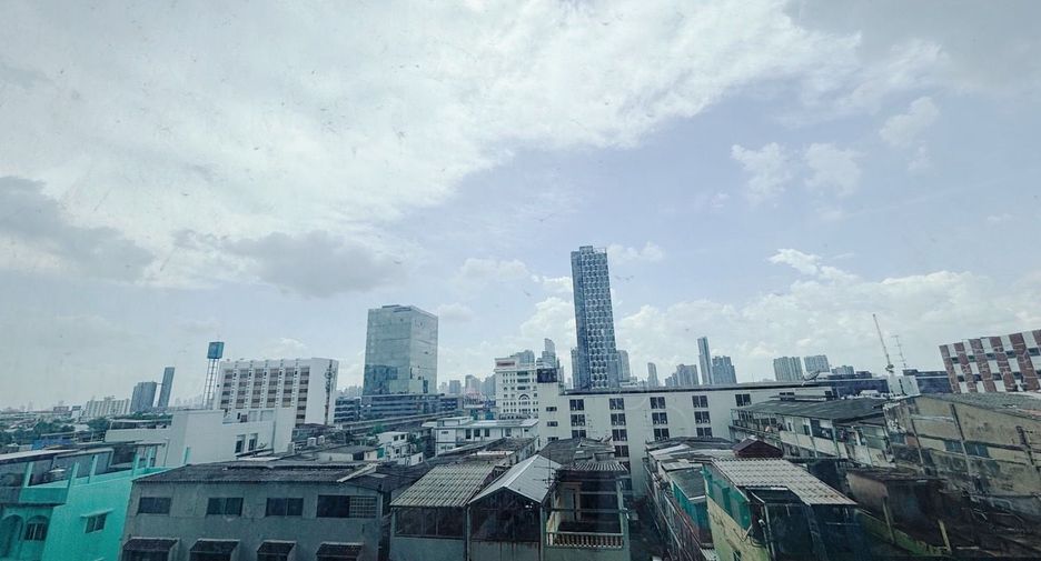 For sale and for rent studio condo in Phra Khanong, Bangkok