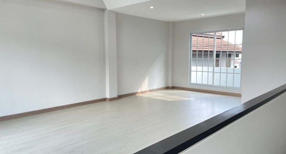 Reihenhaus zum Kauf mit 3 Zimmer in Bang Kapi, Bangkok