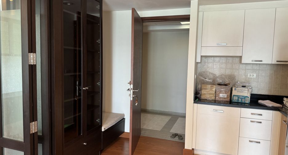 For sale 1 bed condo in Phaya Thai, Bangkok