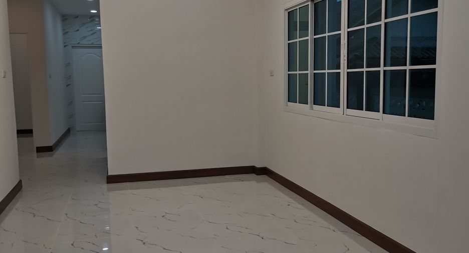 For sale 3 bedrooms house in Mueang Lop Buri, Lopburi
