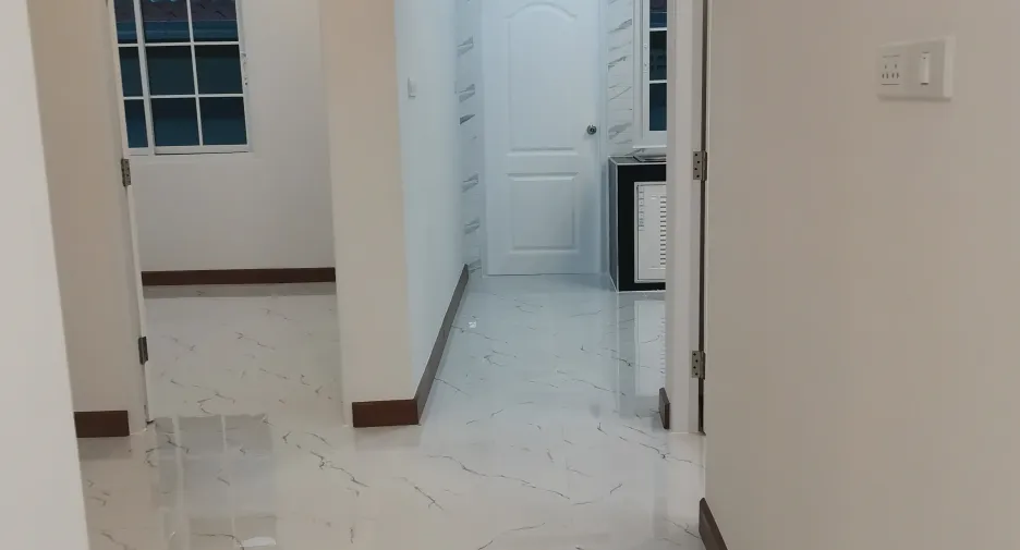 For sale 3 bedrooms house in Mueang Lop Buri, Lopburi