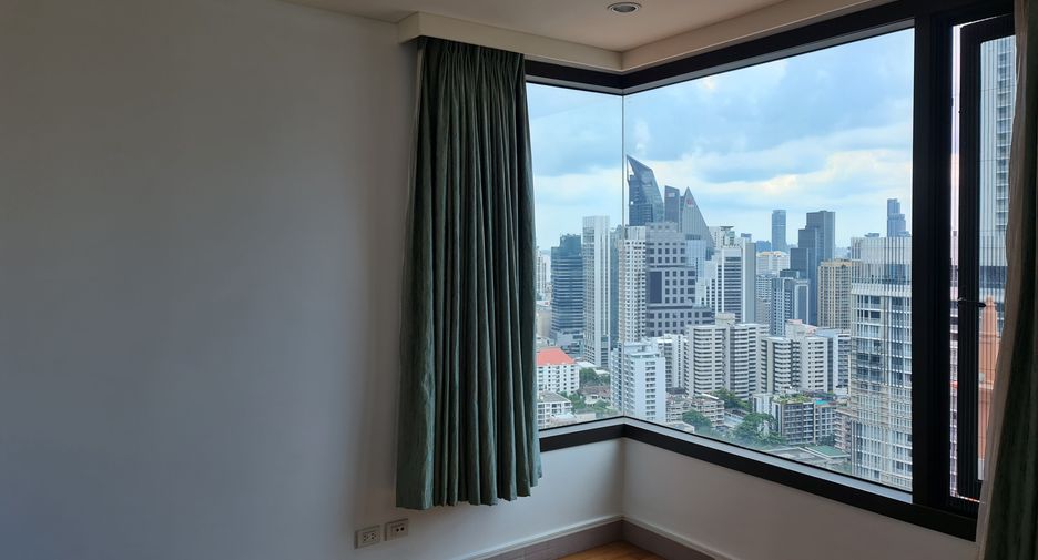 For sale 2 bedrooms condo in Khlong Toei, Bangkok