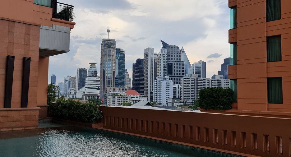 For sale 2 bedrooms condo in Khlong Toei, Bangkok