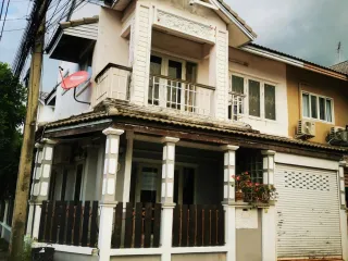 À louer 3 chambres maison de ville à Lam Luk Ka, Pathum Thani