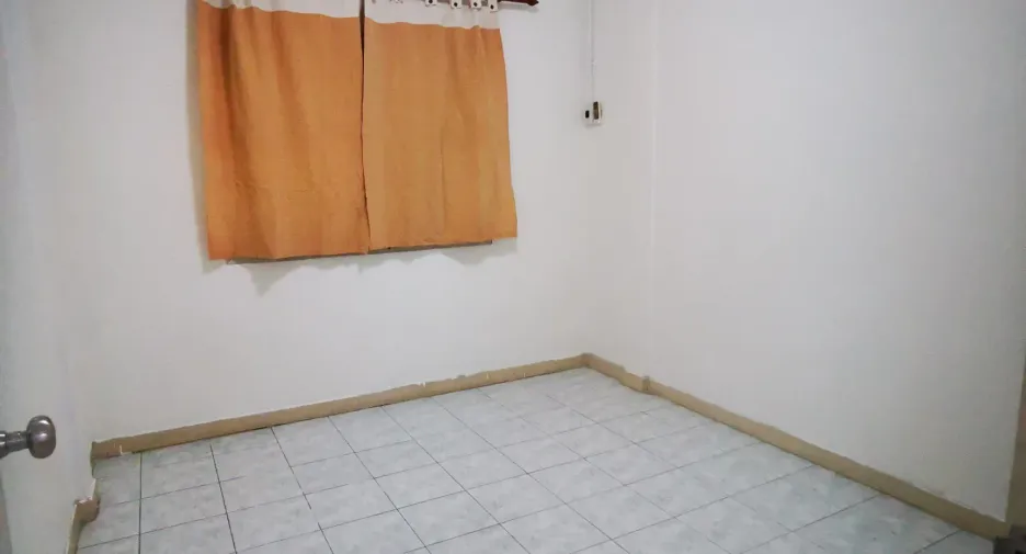 For rent 3 ベッドルーム townhouse in Lam Luk Ka, Pathum Thani