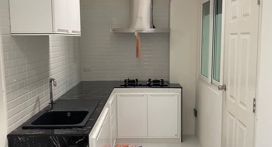 For sale 4 bedrooms townhouse in Khlong Sam Wa, Bangkok