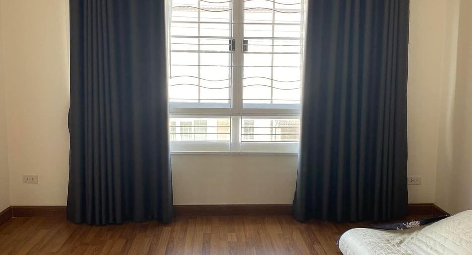 For sale 4 bedrooms townhouse in Khlong Sam Wa, Bangkok