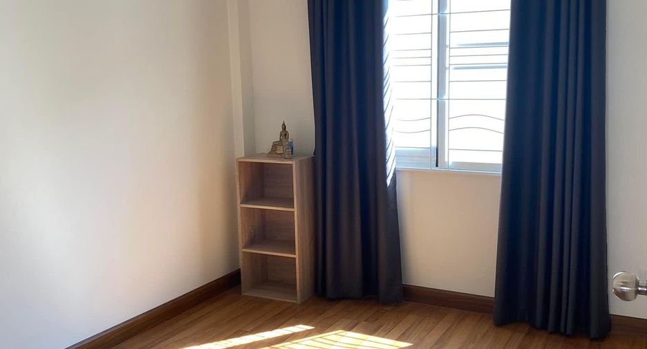For sale 4 bedrooms townhouse in Khlong Sam Wa, Bangkok