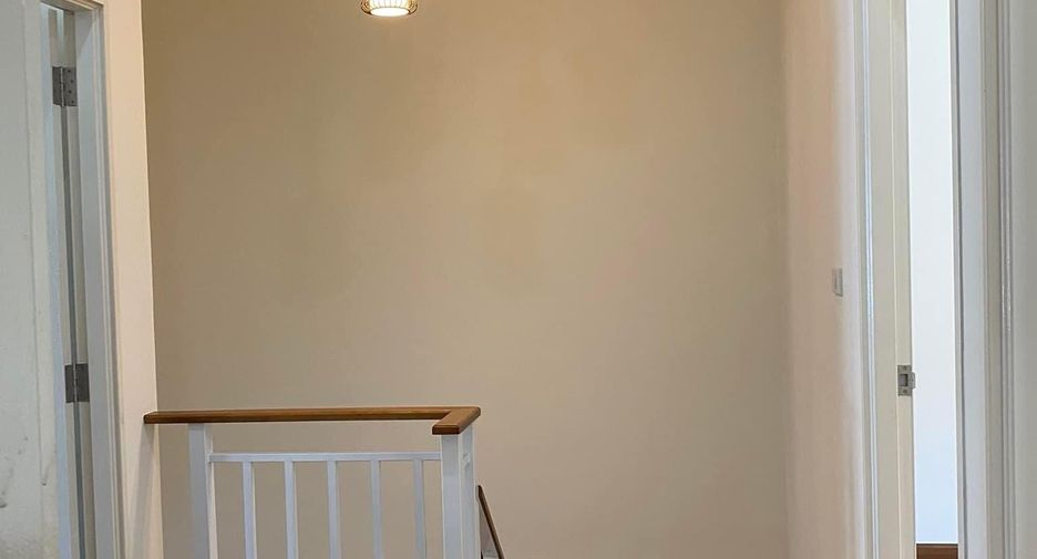 For sale 4 bedrooms townhouse in Khlong Sam Wa, Bangkok