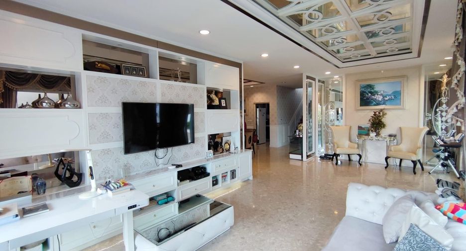 For sale 4 bedrooms house in Khan Na Yao, Bangkok