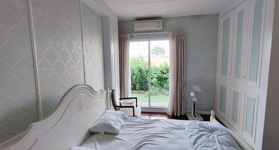 For sale 4 bedrooms house in Khan Na Yao, Bangkok