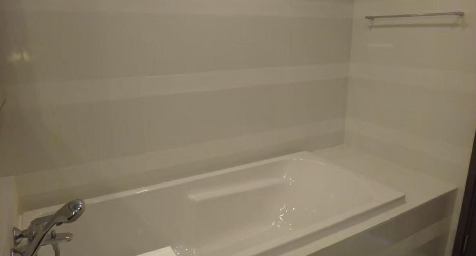 For sale 1 bed condo in Khlong Toei, Bangkok