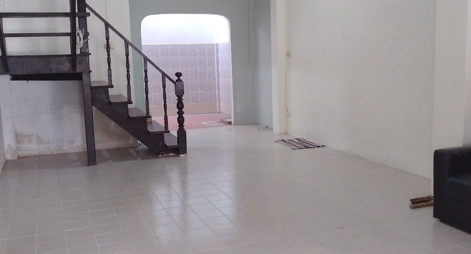 For rent 2 bedrooms townhouse in Sai Noi, Nonthaburi