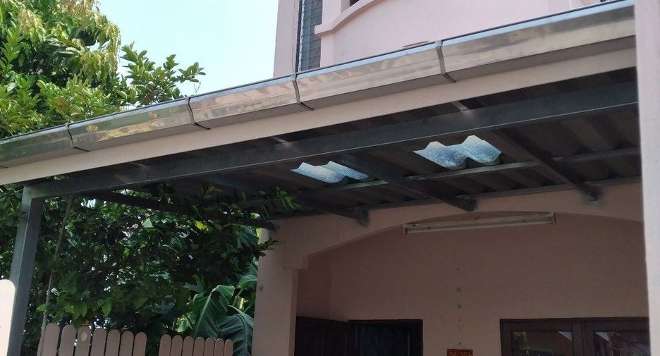 For rent 2 bedrooms townhouse in Sai Noi, Nonthaburi