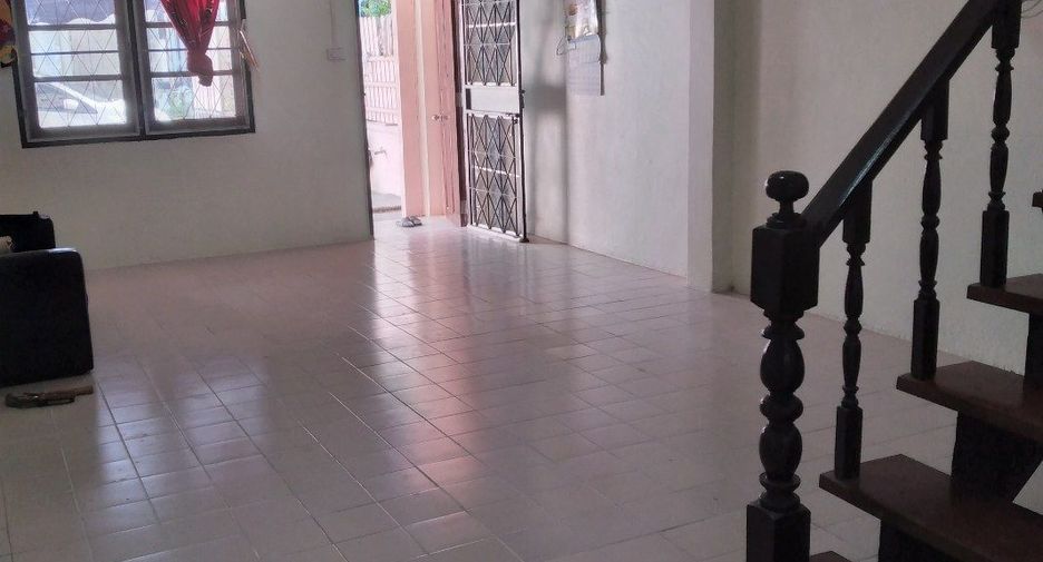 For rent 2 bedrooms townhouse in Sai Noi, Nonthaburi