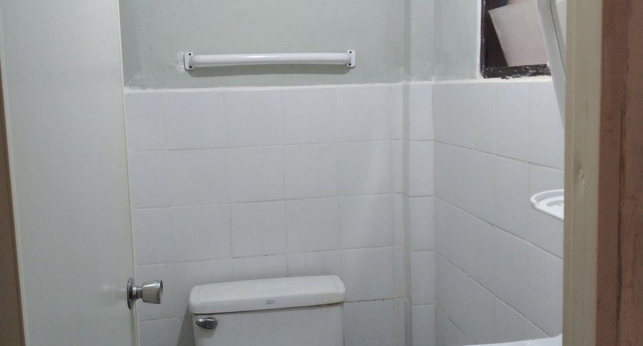 For rent 2 bedrooms townhouse in Sai Noi, Nonthaburi