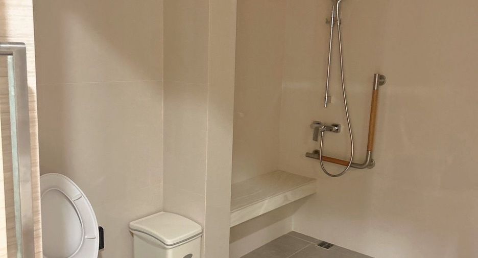 For rent 2 bedrooms condo in Khlong Luang, Pathum Thani