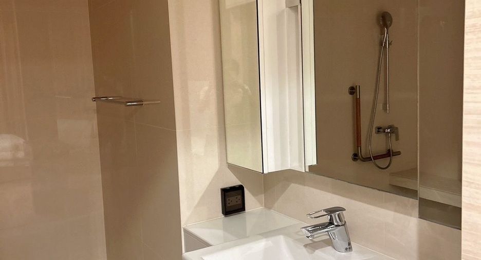 For rent 2 bedrooms condo in Khlong Luang, Pathum Thani