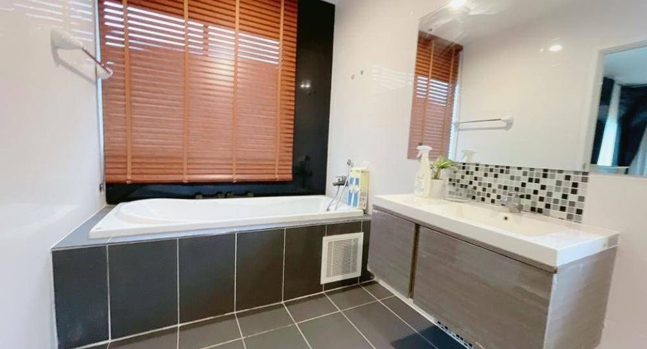 For sale 3 bedrooms house in Bang Phli, Samut Prakan