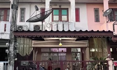 Reihenhaus zum Kauf mit 2 Zimmer in Thanyaburi, Pathum Thani